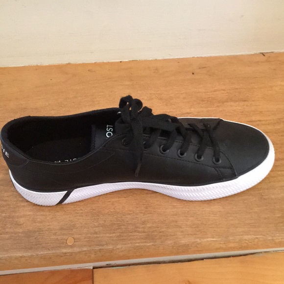 Black and white Lacoste shoes for a big boy - Picture 3 of 4